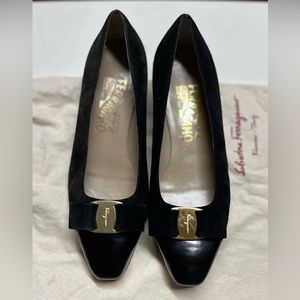 Vintage Salvatore Ferragamo Vara Pumps Black Leather Low Heel Size 6 Narrow